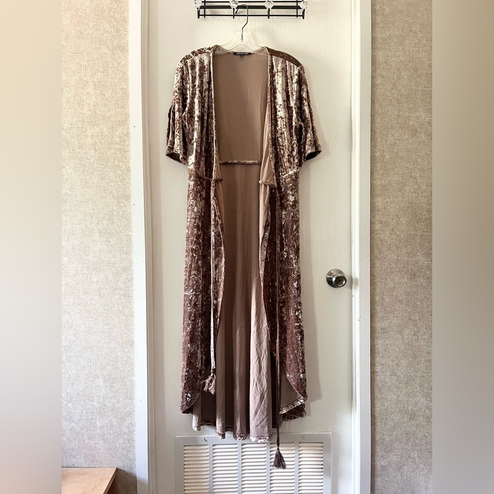 Gianni Bini Shimmering Crushed Velvet Deep Pink Duster - Picture 4 of 8